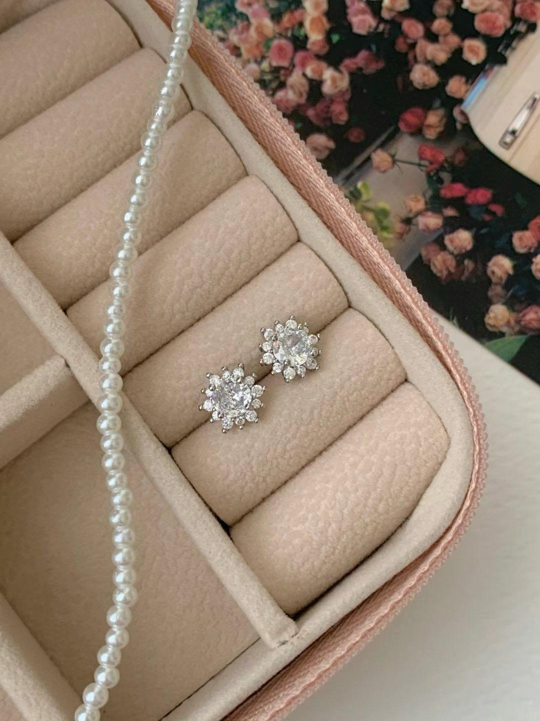 Round Stones Stud Earrings