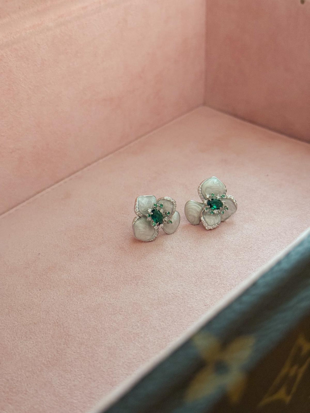 Mrs Ho Joaillerie Lacquer & Topaz Silver Flower Earrings