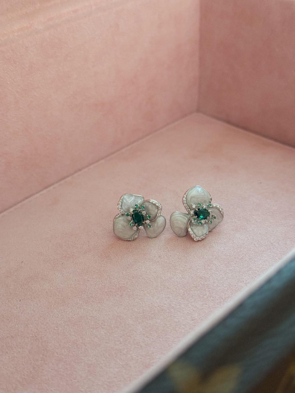 Mrs Ho Joaillerie Lacquer & Topaz Silver Flower Earrings