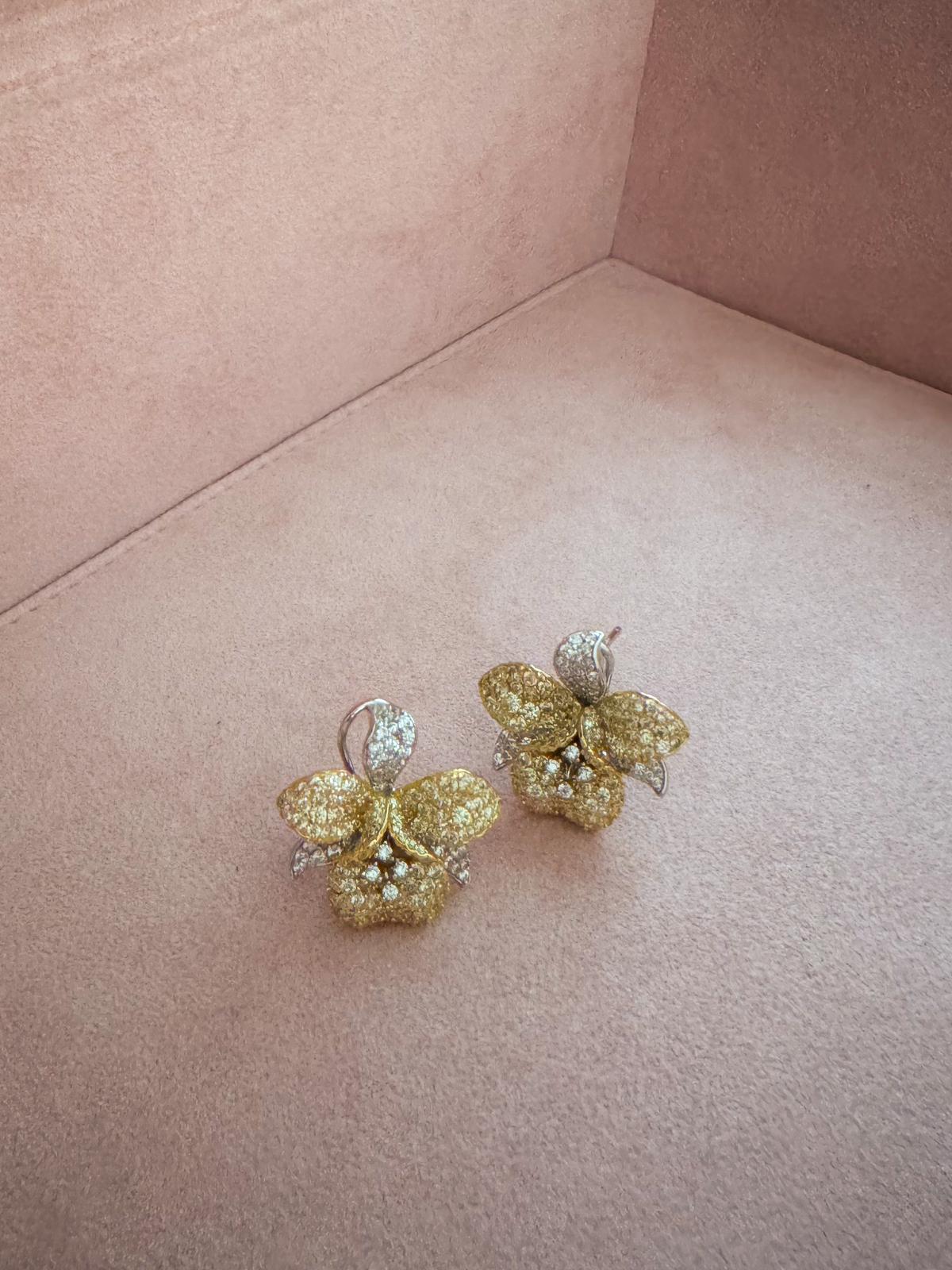 Mrs Ho Joaillerie Pave Diamond Silver Flower Earrings