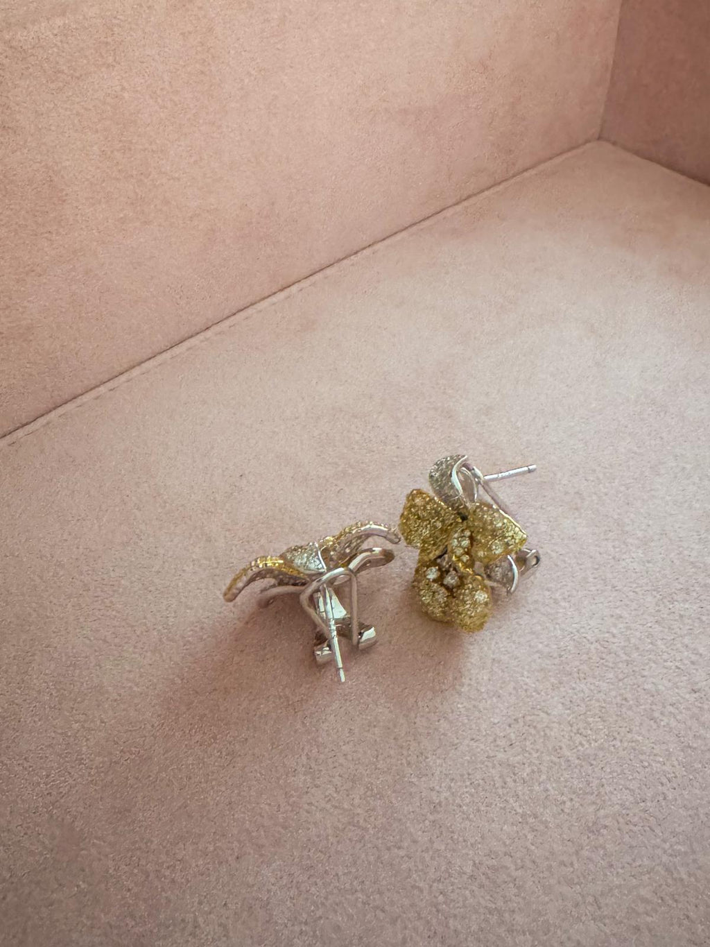 Mrs Ho Joaillerie Pave Diamond Silver Flower Earrings
