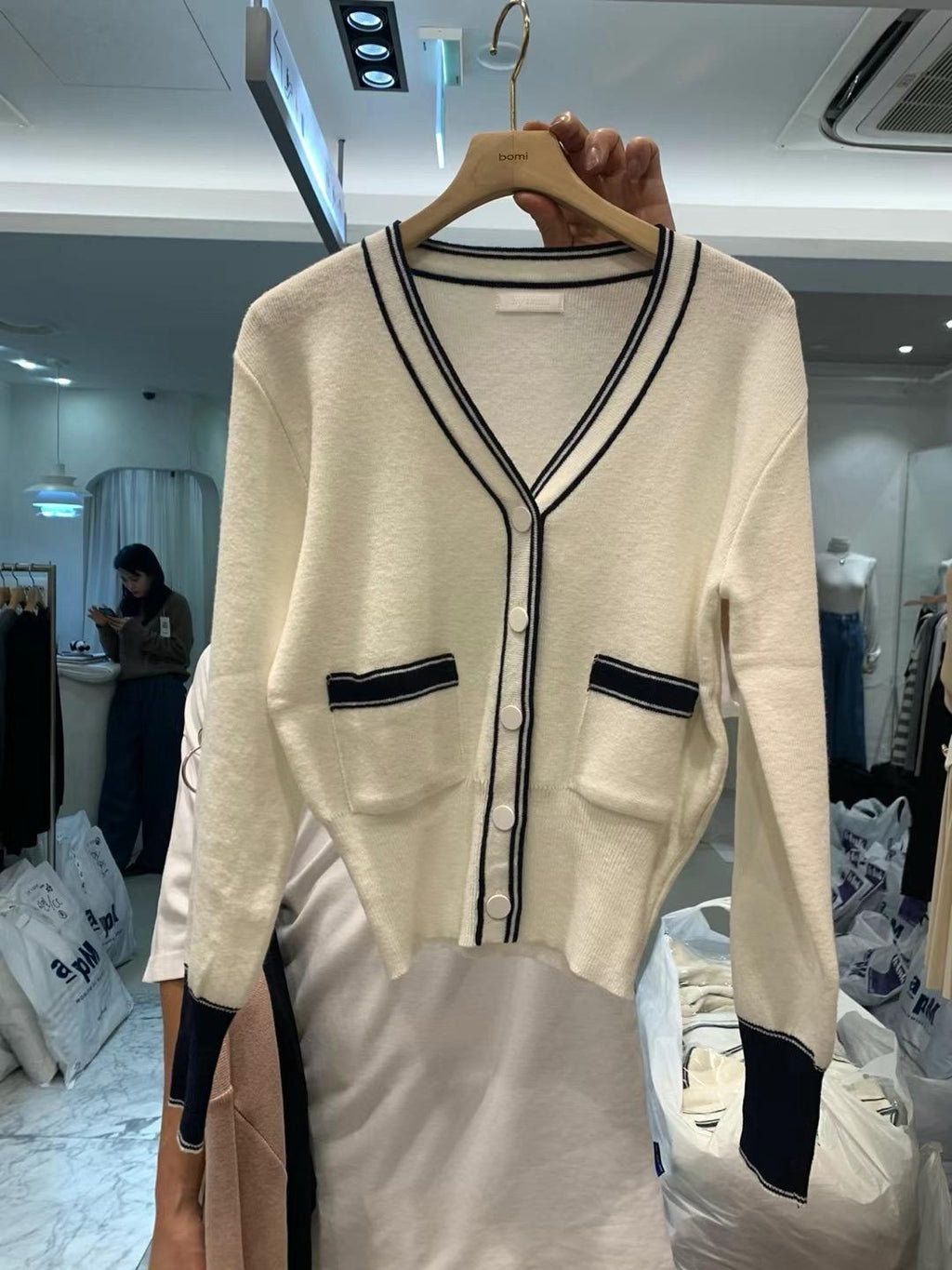 V-Neck Contrast Knitted Cardigan *3 Colors