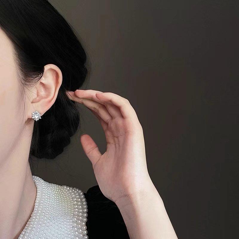 Round Stones Stud Earrings