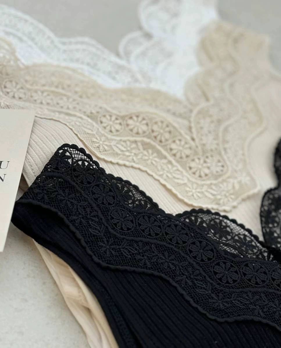 Sleeveless Ribbed Embroidery Top *3 Colors